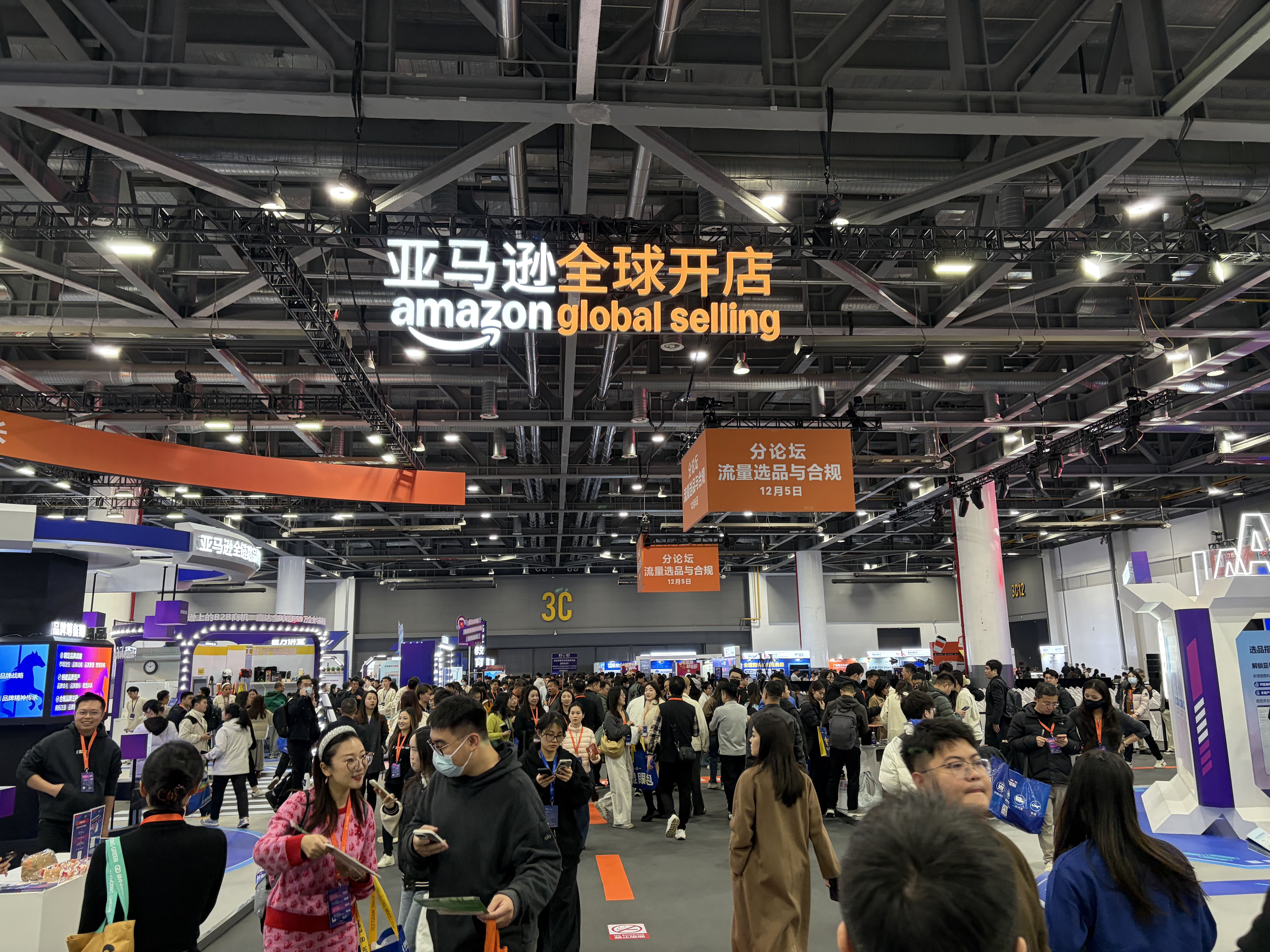 2026年该怎么做客服？第一天逛完2025亚马逊全球开店跨境峰会，遇见AI生产力！